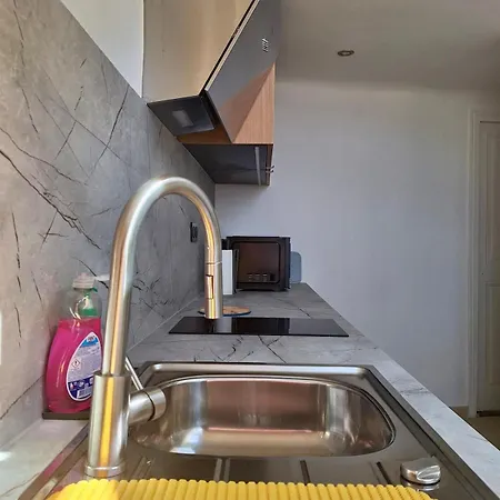 Lofty Hideout With 2 Bedrooms * 尼斯