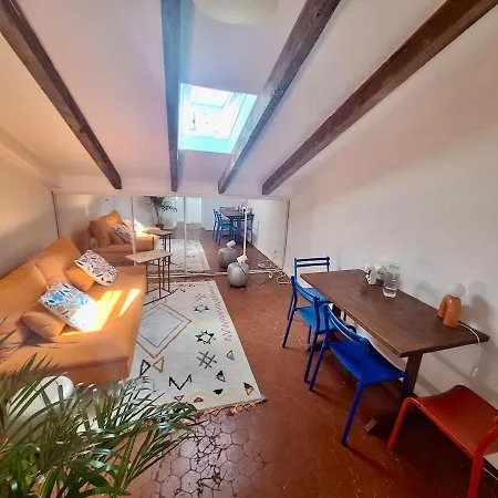 Lofty Hideout With 2 Bedrooms Lägenhet Nice