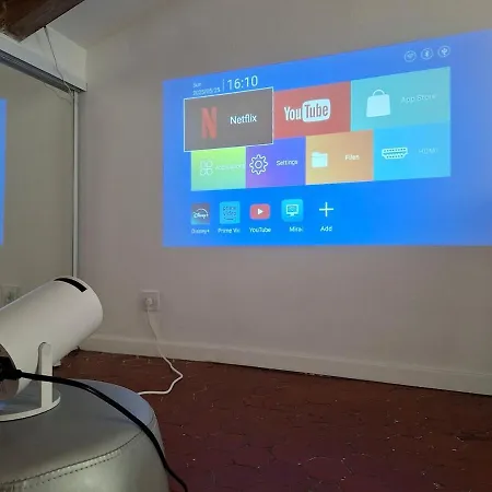 Lofty Hideout With 2 Bedrooms Ницца