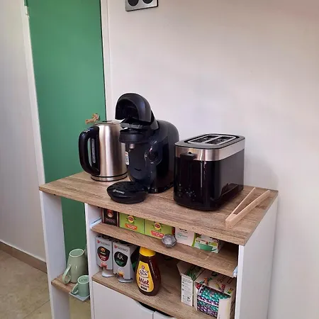 Apartamento Lofty Hideout With 2 Bedrooms *