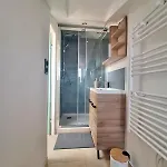 Lofty Hideout With 2 Bedrooms 公寓 尼斯