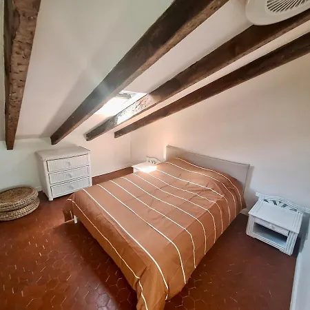 Lofty Hideout With 2 Bedrooms 公寓
