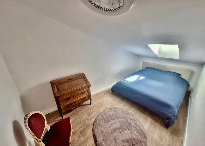 Lofty Hideout With 2 Bedrooms Daire Nice