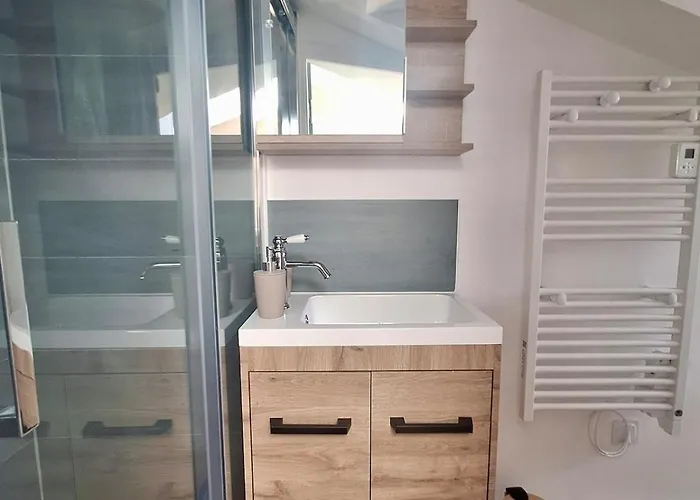 Lofty Hideout With 2 Bedrooms * Nice